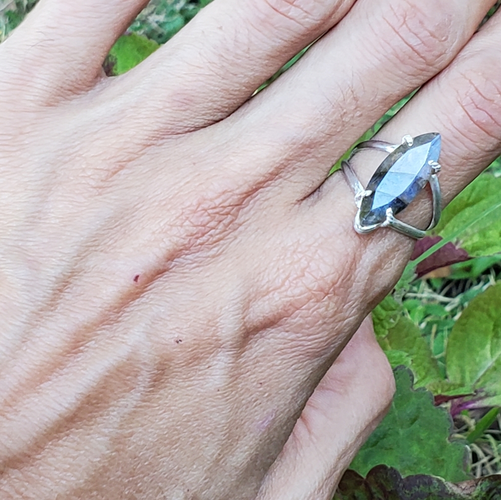 Labradorite statement ring - Picture 3 of 5